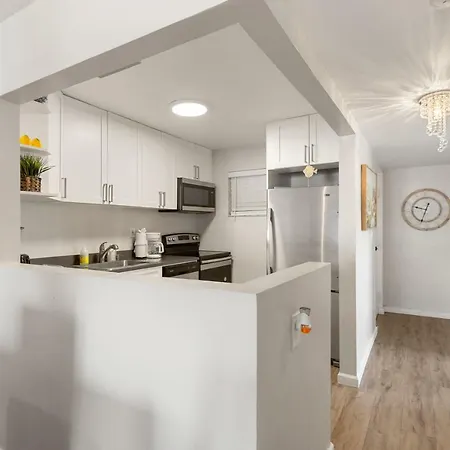 2 Bedroom 2 Bath With Patio On 11Th Collins Ave Miami Beach Exterior photo