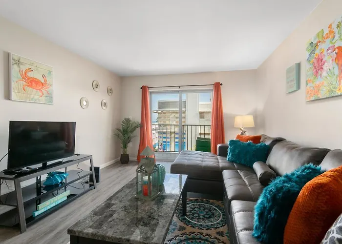 2 Bedroom 2 Bath With Patio On 11Th Collins Ave