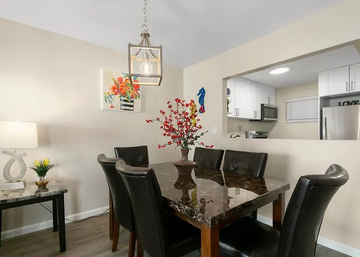 2 Bedroom 2 Bath With Patio On 11Th Collins Ave