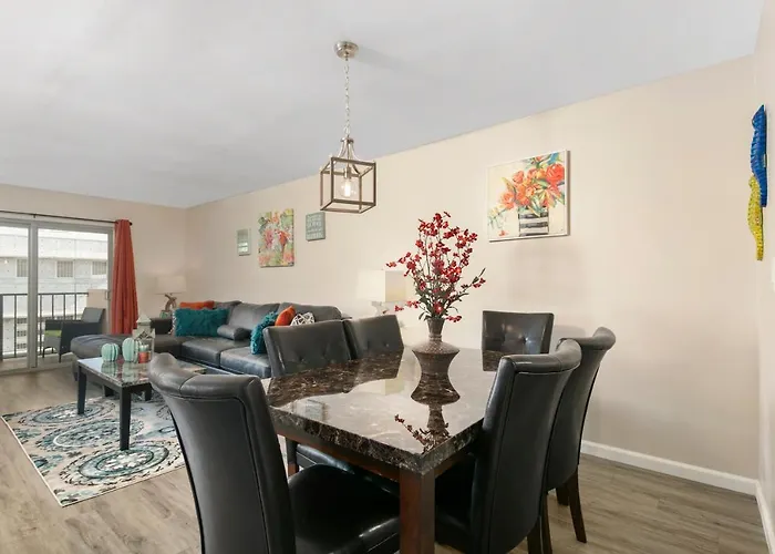 2 Bedroom 2 Bath With Patio On 11Th Collins Ave