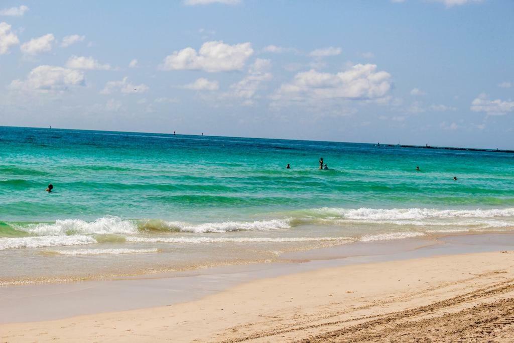 2 Bedroom 2 Bath With Patio On 11th Collins Ave Miami Beach