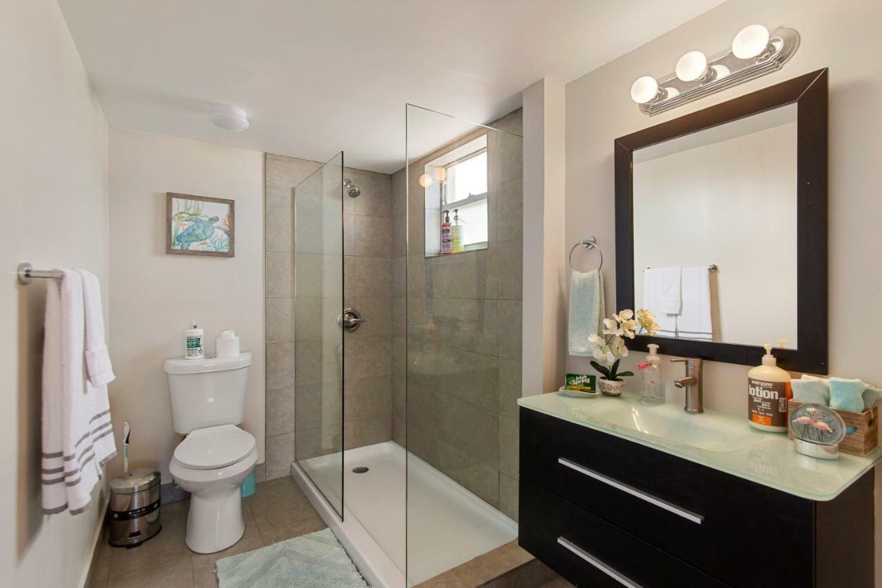 2 Bedroom 2 Bath With Patio On 11th Collins Ave *