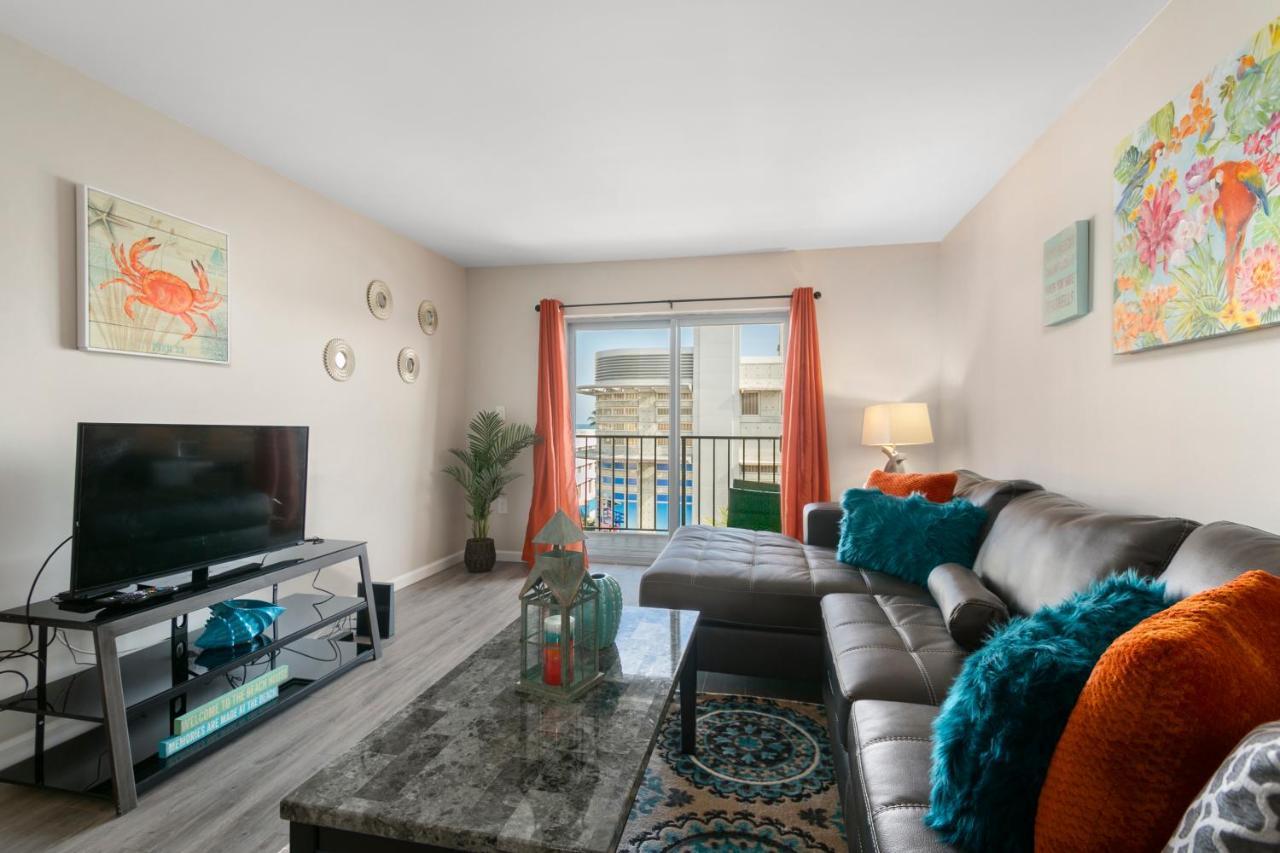 2 Bedroom 2 Bath With Patio On 11th Collins Ave Apartment