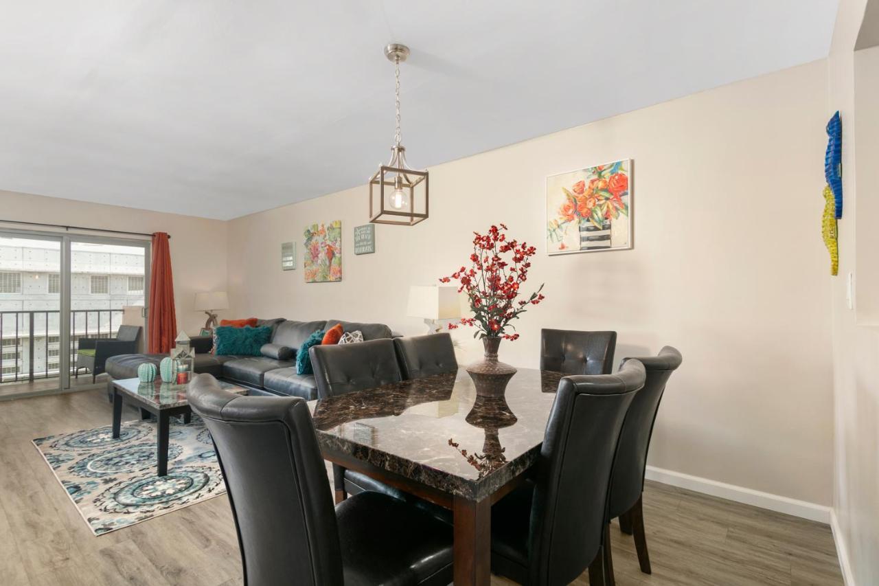 2 Bedroom 2 Bath With Patio On 11th Collins Ave Apartment *