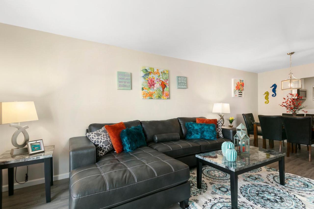 2 Bedroom 2 Bath With Patio On 11th Collins Ave Apartment *